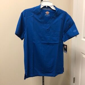 Mens Dickies Dynamix scrub top. Color royal. NWT. Multiple sizes available.
